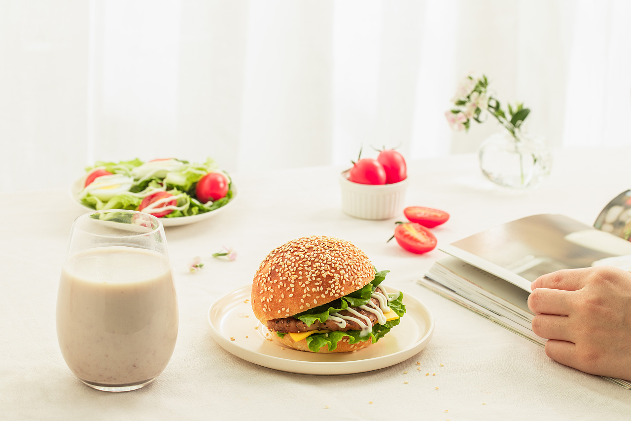 Trade Desk(TTD.US) Q2业绩发布后股价暴跌近40%,凯茜·伍德迅速增持超72.5万股