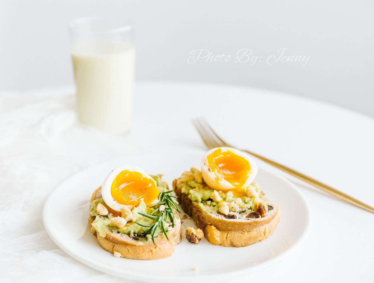 Trade Desk(TTD.US) Q2业绩发布后股价暴跌近40%,凯茜·伍德迅速增持超72.5万股